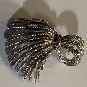 MONET Signed Brooch Pin Silver Tone 2-5/8" wide half bow ribbon